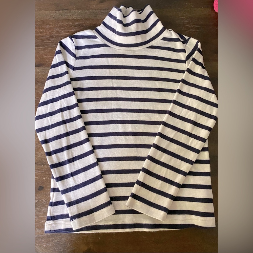 Gap Kids Girls 5T Turtleneck in Excellent Condition